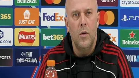 “如此表现，2米12巨人3分未中，篮板仅1个，顶薪之嫌何在？”