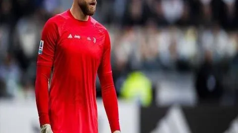 “曼城险遭逆转 欧冠16强席位蒙上阴霾”